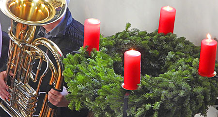 Schoenberg Brass unterstützt den Gottesdienst  stimmungsvoll in der Adventszeit