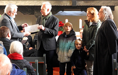 Steinbacher Zahnärzte Neigefink und Langrock überreichen Scheck zur Unterstützung der Arbeit mit  dementen Menschen und deren Angehörige